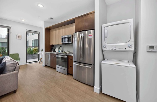 Pendleton House | Studio to Downtown w Rooftop