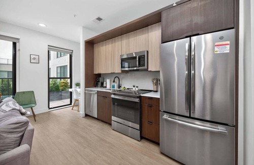 Pendleton House | Studio to Downtown w Rooftop
