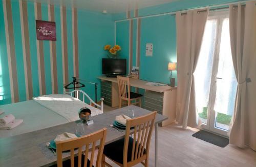 Pays d'Issoudun Apartment | studio " tournesol " au coeur du Berry