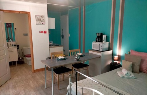 Pays d'Issoudun Apartment | studio " tournesol " au coeur du Berry