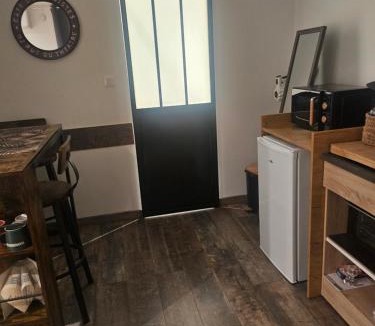 Blaye-les-Mines Apartment | Studio tout confort