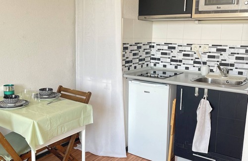 Aiguerelles Apartment | Studio Tout Confort, Accès aux Plages en 15 Minutes par Bus/tram Juste en Bas!