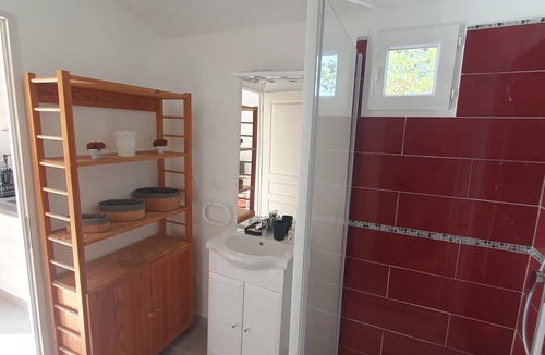 Mornas Apartment | Studio Tout Confort