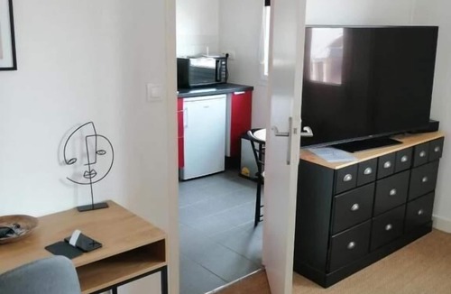 Saint-Ouen Apartment | Studio Tout Confort Giena-sils