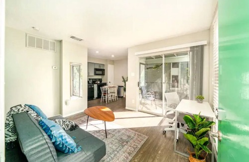 East Riverside - Oltorf Apartment | Studio Treehouse Escape ~ South Austin ~ Work-Pro Friendly