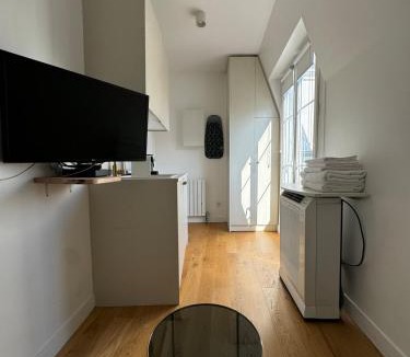 Passy Apartment | Studio Trocadéro devant le Métro Passy