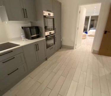 Hale Apartment | Studio twin budget flat