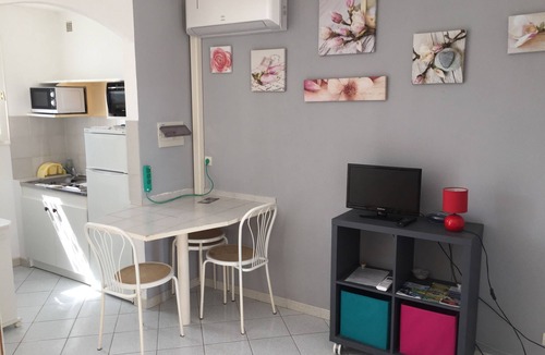 Allegre Les Fumades Apartment | Studio Type B for 4 people