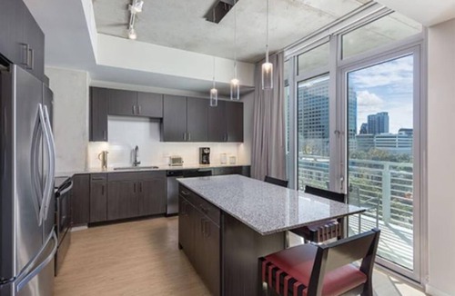 West End Condo | Studio unit/Austin - Full Kitchen, W/D, Rooftop Pool, & More!