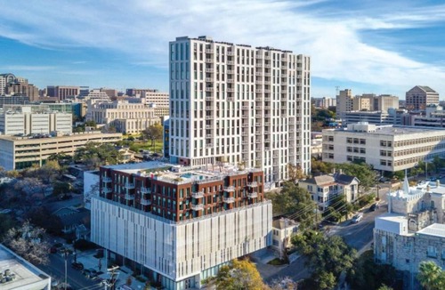 West End Condo | Studio unit/Austin - Full Kitchen, W/D, Rooftop Pool, & More!