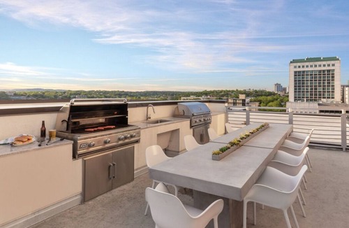 Civic District Condo | Studio unit/Austin - Full Kitchen, W/D, Rooftop Pool, & More!