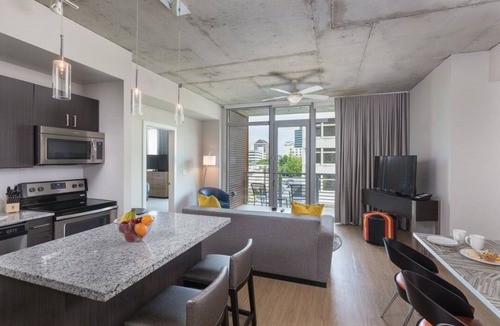 West End Condo | Studio unit/Austin - Full Kitchen, W/D, Rooftop Pool, & More!