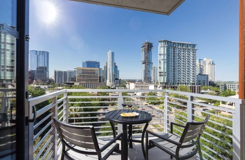 West End Condo | Studio unit/Austin - Full Kitchen, W/D, Rooftop Pool, & More!