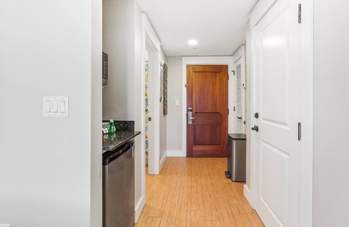 Baytowne Wharf Apartment | Studio Unit ~ Bayside Gated Resort ~ Kitchenette