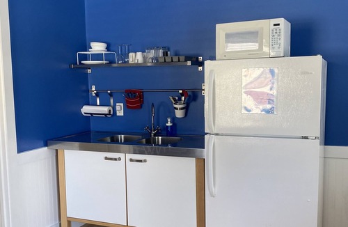 Monticello Apartment | Studio unit with kitchenette