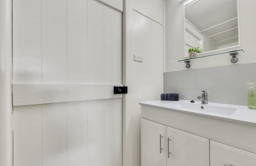 Mallacoota Apartment | Studio Views for Two