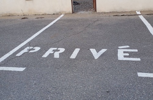 Loriol-du-Comtat Apartment | Studio "Villa Loriol du Comtat" with Shared Pool and Private Terrace