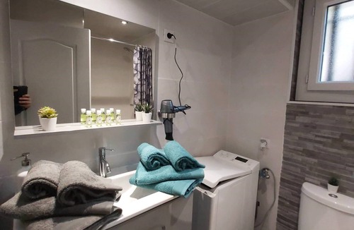 Cuers Apartment | Studio Villa Nui GH