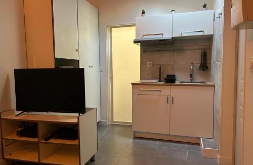 Republique - Tolstoi Apartment | Studio villeurbanne
