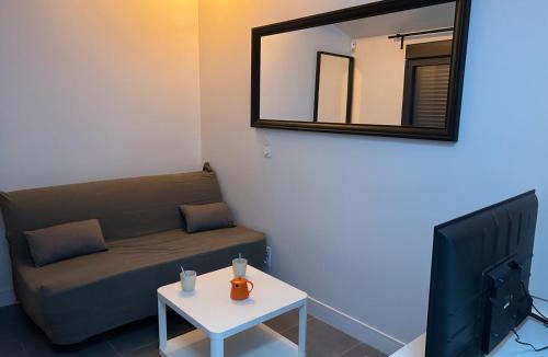 Republique - Tolstoi Apartment | Studio villeurbanne