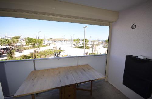 Valras-Plage Apartment | STUDIO VUE PORT ET MER