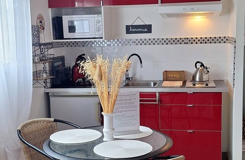 Villeneuve-les-Beziers Apartment | Studio with private patio