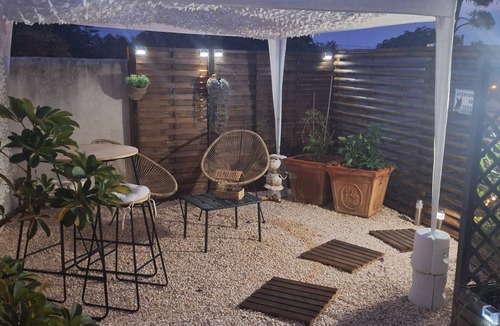 Villeneuve-les-Beziers Apartment | Studio with private patio