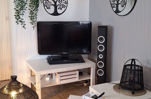 Villeneuve-les-Beziers Apartment | Studio with private patio