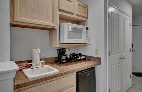 Pigeon Apartment | Studio w/Gym & Pool Access