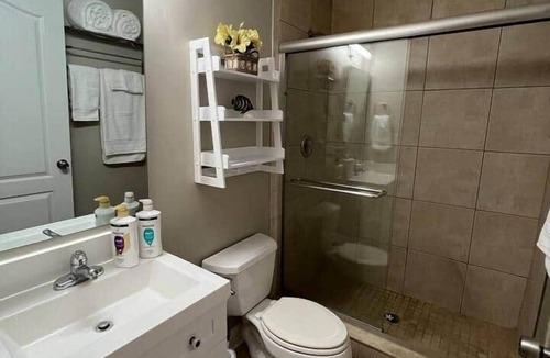 Jacksonville Beach Apartment | Studio w/king size bed -3 minute walk to beach