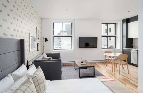 Old Montreal Apartment | Studio w/King Bed|Old Montreal-4 Guests