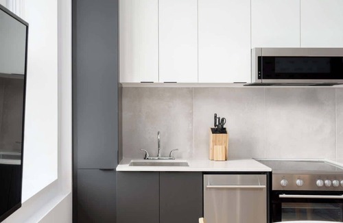 Old Montreal Apartment | Studio w/King Bed|Old Montreal-4 Guests