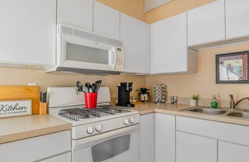 Michigan City Apartment | Studio w/King Bed, Close to Beach & Shops
