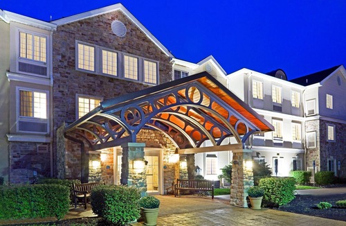 Cranbury Apartment | Studio w/Kitchen | Free Breakfast Buffet.Pool