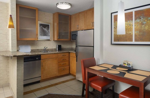 Florence Hotel | Studio w/Kitchen | Free Breakfast & Parking