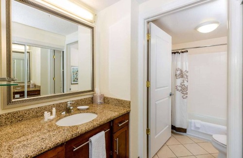 Florence Hotel | Studio w/Kitchen | Free Breakfast & Parking