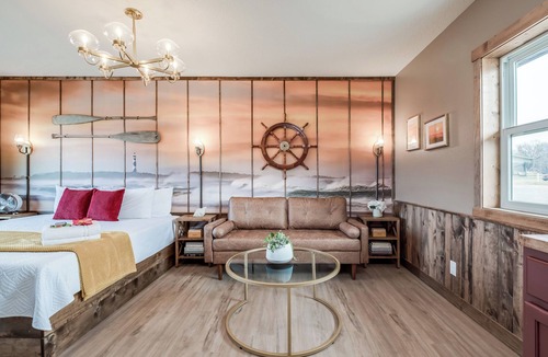 Prescott Hotel | Studio w/Kitchen | King Bed | Free Parking