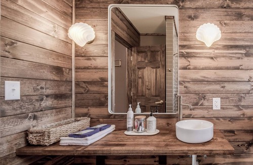 Prescott Hotel | Studio w/Kitchen | King Bed | Free Parking