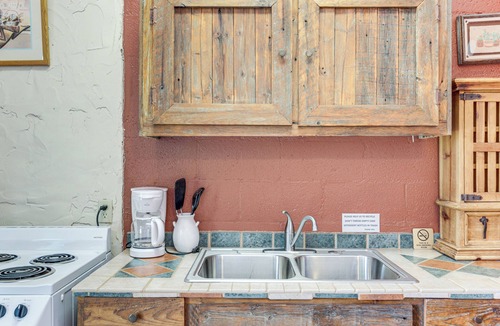 Whitney Apartment | Studio w/Trail Access: 8 Mi to Lake Whitney St Pk