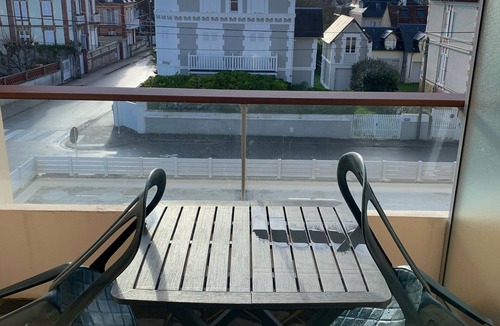 Cabourg Apartment | Studio waterfront Cabourg, garden view