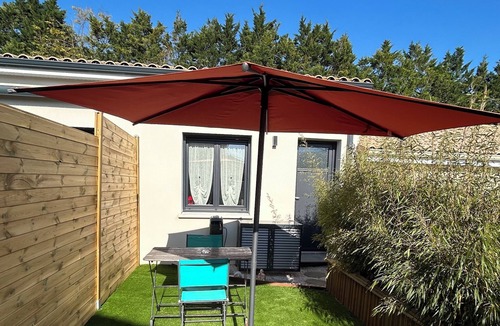 Chasseneuil-du-Poitou Apartment | Studio with garden