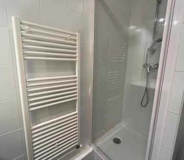 Montaudran - Lespinet Apartment | Studio WIFI TÉLÉ parking privé ,ENTREE AUTONOME