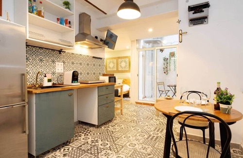 Sant Adria de Besos Apartment | Studio with patio 20' from Bcn Center and 10' from the beach