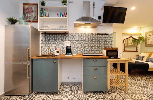 Sant Adria de Besos Apartment | Studio with patio 20' from Bcn Center and 10' from the beach