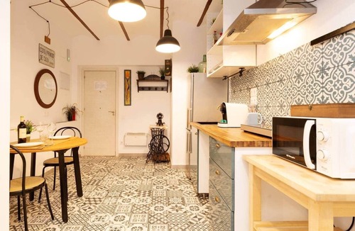 Sant Adria de Besos Apartment | Studio with patio 20' from Bcn Center and 10' from the beach