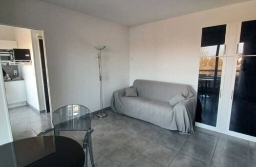 Bellerive-sur-Allier Apartment | Studio with balcony and superb view