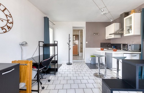 Bourcefranc-le-Chapus Apartment | Studio with Wi-Fi and Air Conditioning