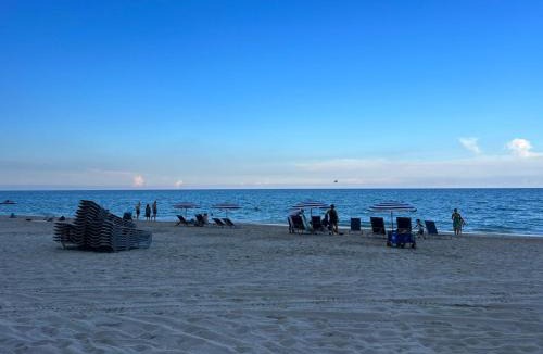 Hallandale Beach Apartment | Studio with 2 Full Beds, Perfect Beach Location