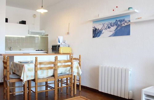 Port-la-Nouvelle Apartment | Studio with Aircon, Nearby Beach, Shops & Private Parking