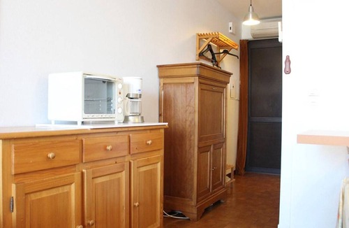 Port-la-Nouvelle Apartment | Studio with Aircon, Nearby Beach, Shops & Private Parking